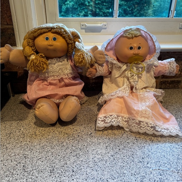 Vintage Pink and Tan Dolls with Yarn Hair - Picture 2 of 8